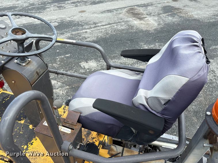 image for item EF1258 2014 Volvo PF2181 paver