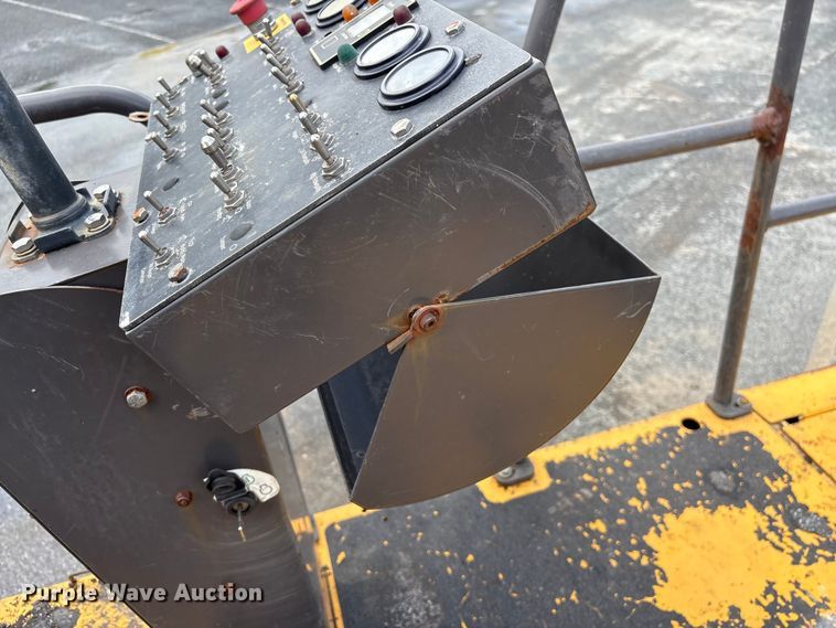 image for item EF1258 2014 Volvo PF2181 paver