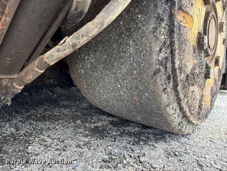 image for item EF1258 2014 Volvo PF2181 paver