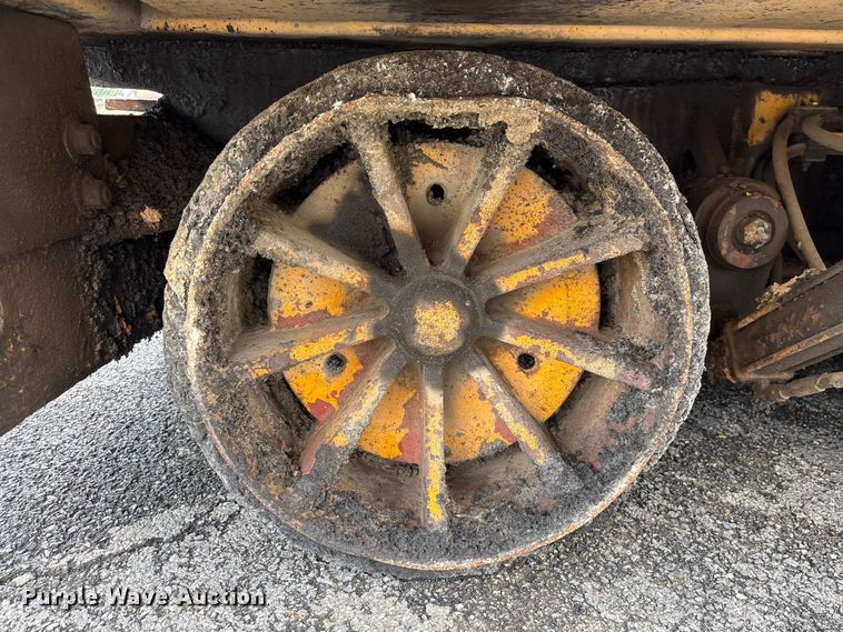 image for item EF1258 2014 Volvo PF2181 paver