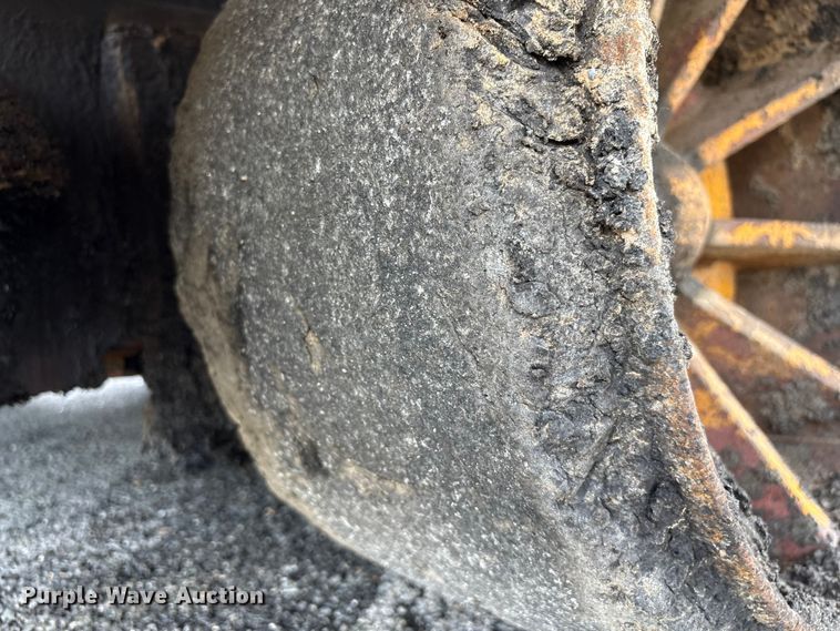 image for item EF1258 2014 Volvo PF2181 paver