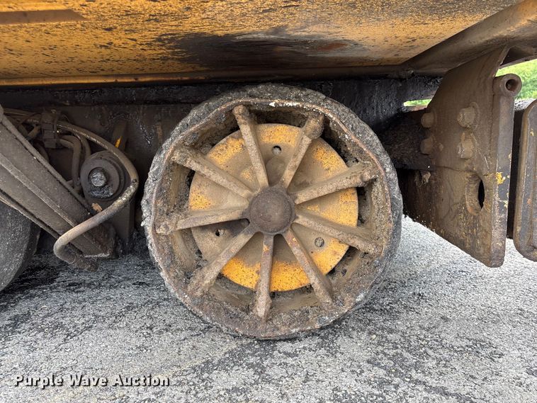 image for item EF1258 2014 Volvo PF2181 paver