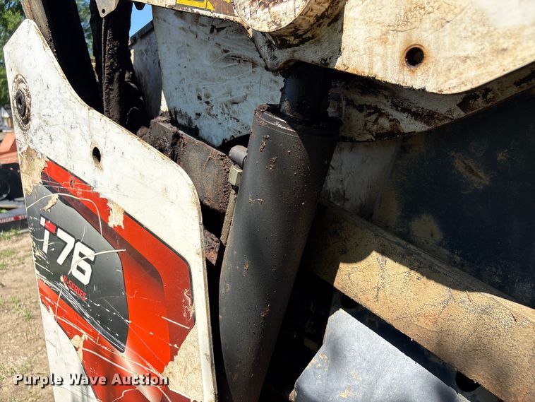 image for item EF1265 2022 Bobcat T76 R-Series tracked skid steer loader