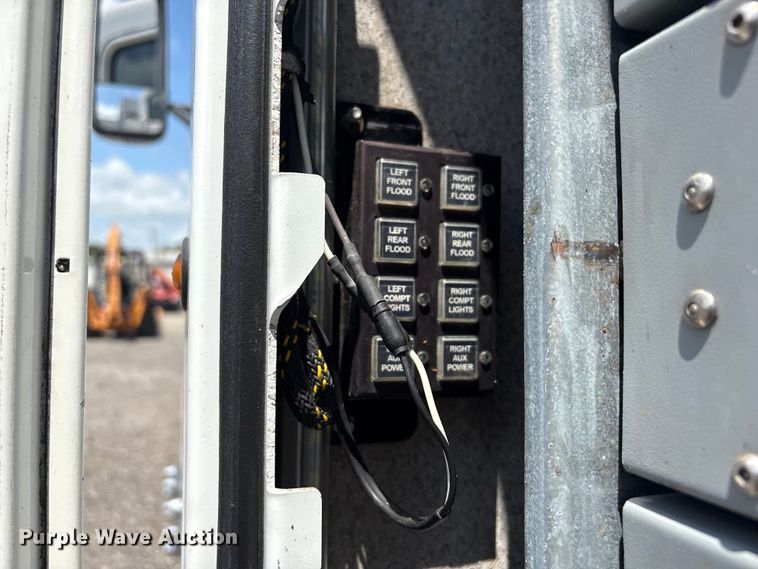 image for item EG9187 2015 Kenworth T370 utility / service truck
