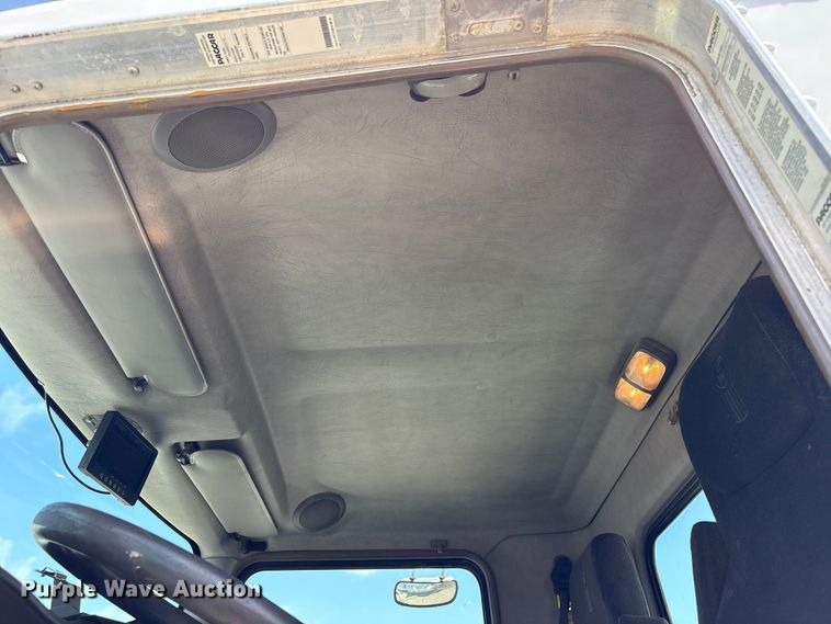 image for item EG9187 2015 Kenworth T370 utility / service truck