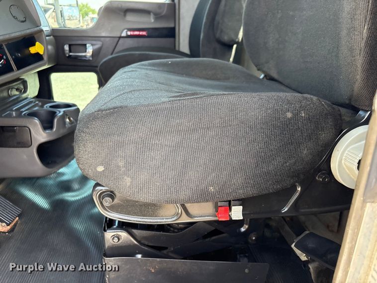 image for item EG9187 2015 Kenworth T370 utility / service truck