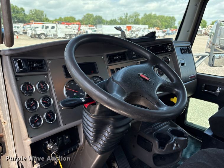 image for item EG9187 2015 Kenworth T370 utility / service truck