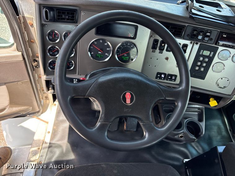 image for item EG9187 2015 Kenworth T370 utility / service truck