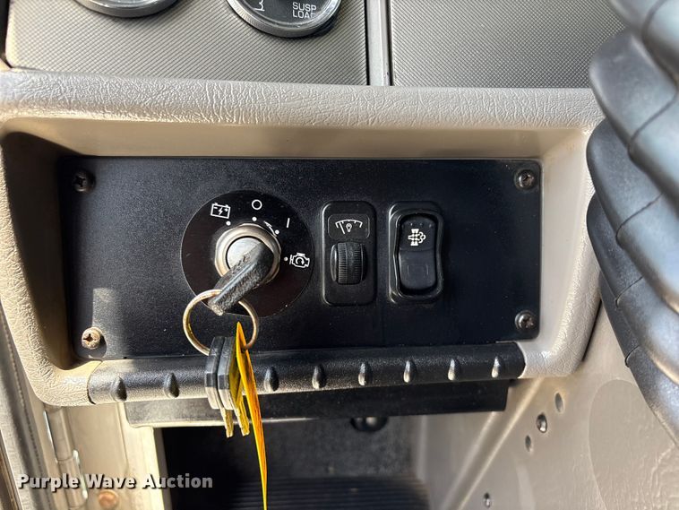 image for item EG9187 2015 Kenworth T370 utility / service truck