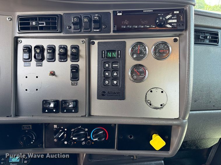 image for item EG9187 2015 Kenworth T370 utility / service truck
