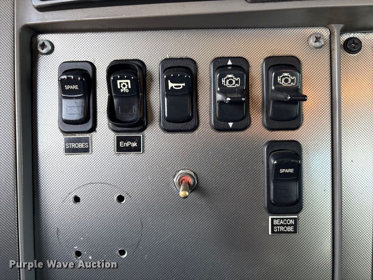 image for item EG9187 2015 Kenworth T370 utility / service truck
