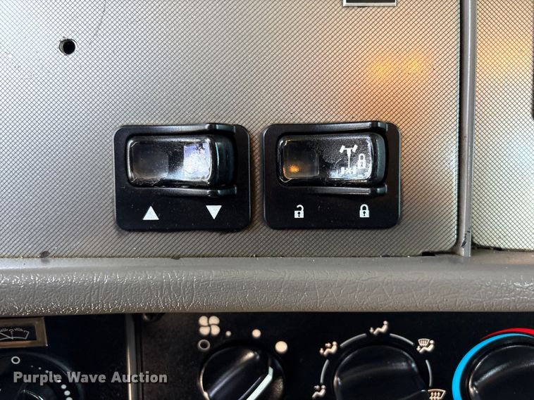 image for item EG9187 2015 Kenworth T370 utility / service truck