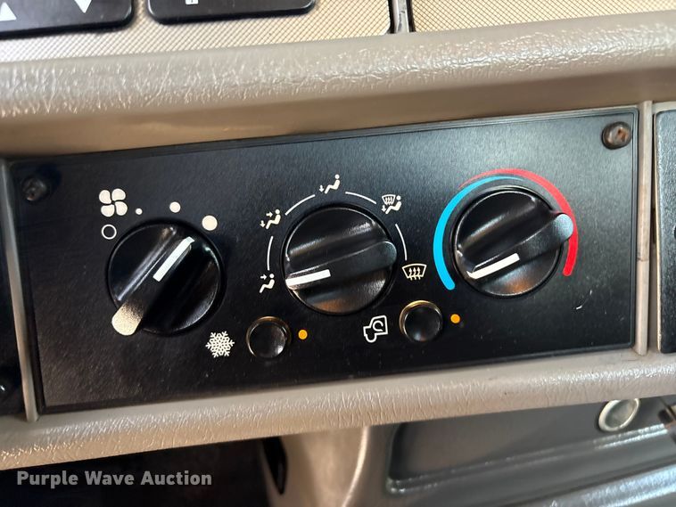 image for item EG9187 2015 Kenworth T370 utility / service truck