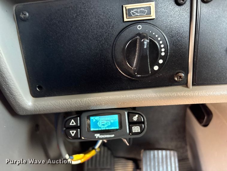image for item EG9187 2015 Kenworth T370 utility / service truck