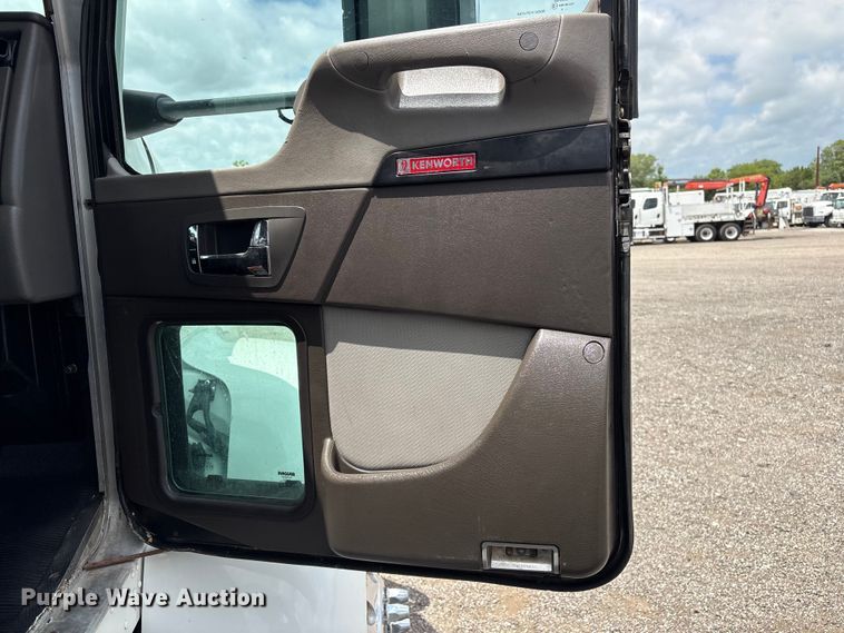 image for item EG9187 2015 Kenworth T370 utility / service truck