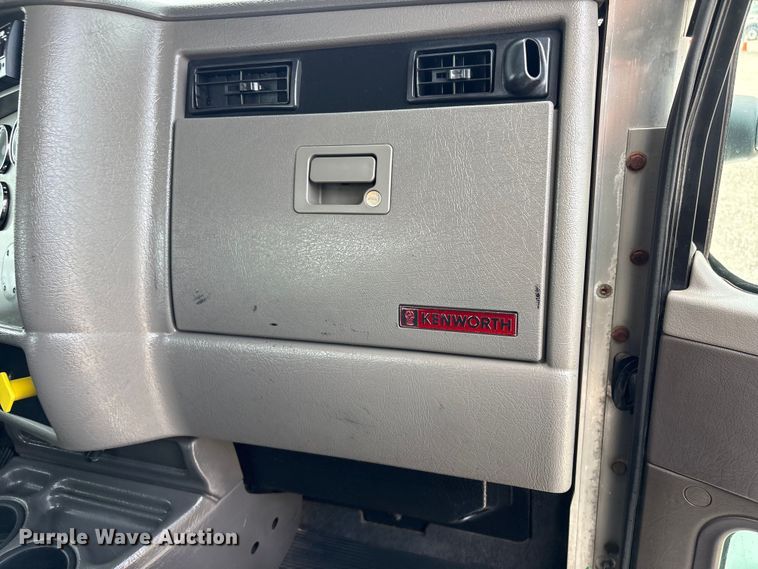 image for item EG9187 2015 Kenworth T370 utility / service truck