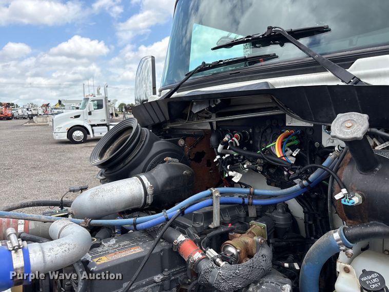 image for item EG9187 2015 Kenworth T370 utility / service truck