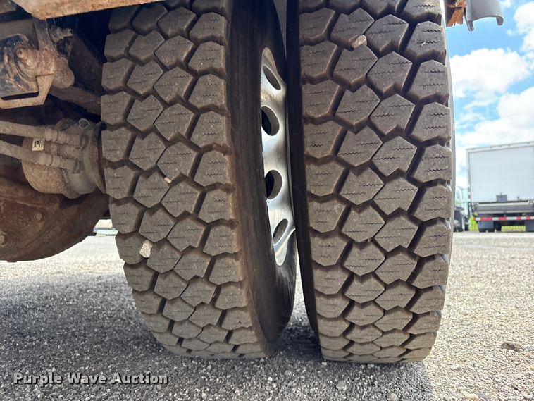image for item EG9187 2015 Kenworth T370 utility / service truck