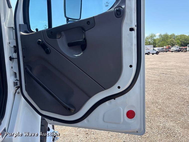 image for item EG9210 2012 Freightliner Business Class M2 utility / service truck