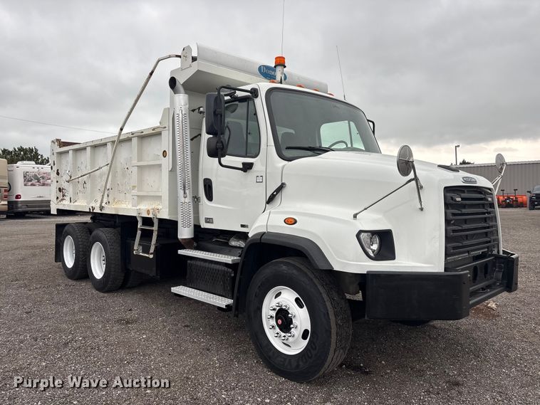 image for item EG9213 2014 Freightliner 114SD dump truck