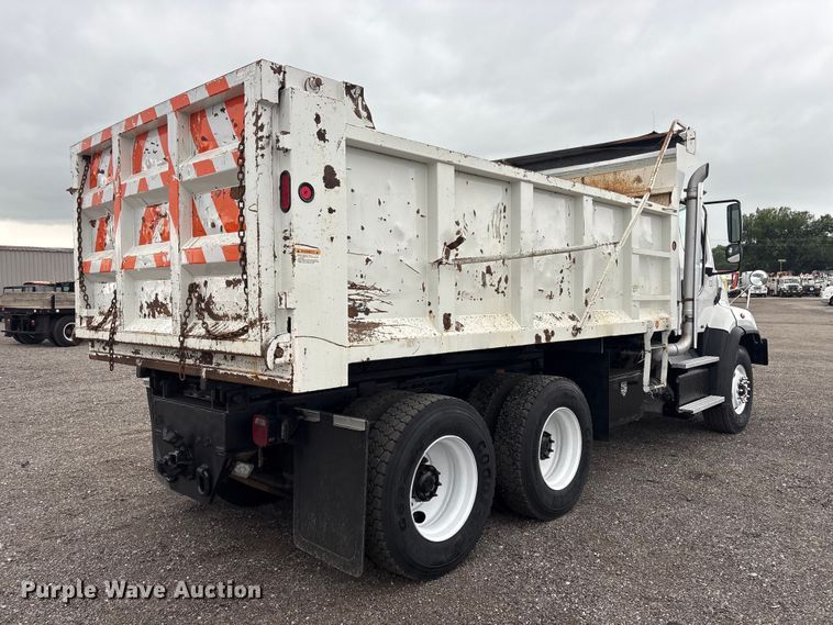 image for item EG9213 2014 Freightliner 114SD dump truck
