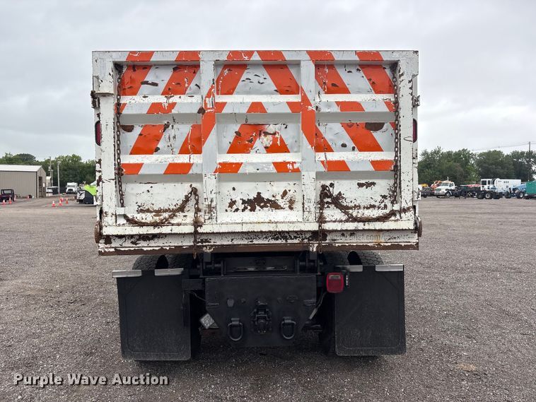 image for item EG9213 2014 Freightliner 114SD dump truck