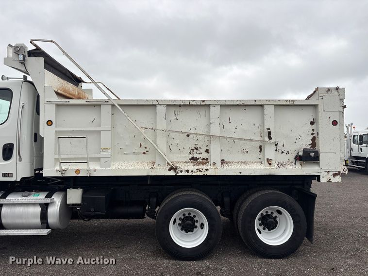 image for item EG9213 2014 Freightliner 114SD dump truck