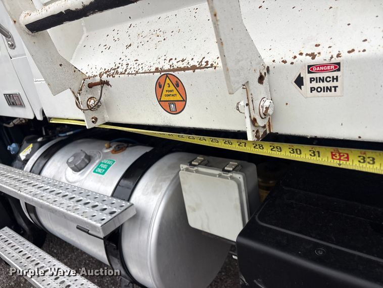 image for item EG9213 2014 Freightliner 114SD dump truck