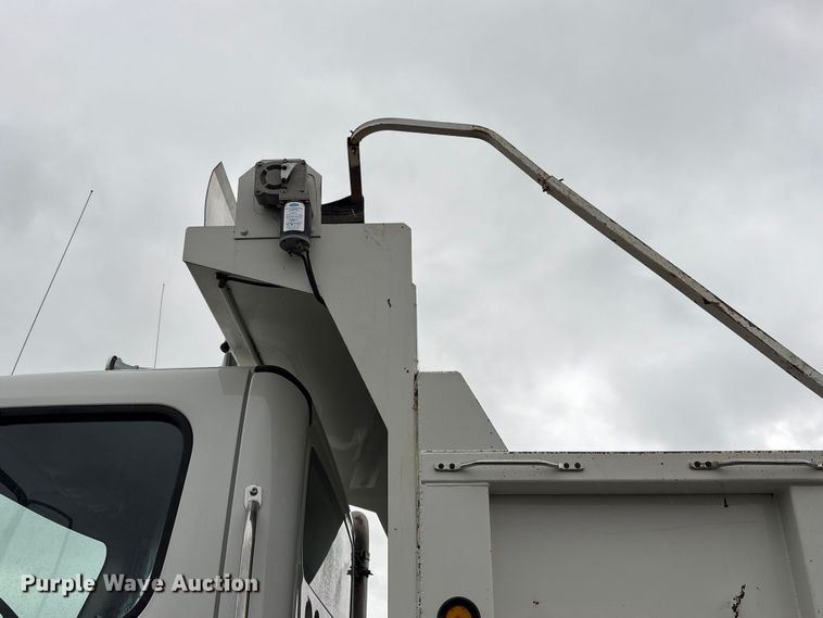 image for item EG9213 2014 Freightliner 114SD dump truck