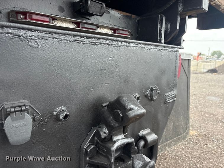 image for item EG9213 2014 Freightliner 114SD dump truck