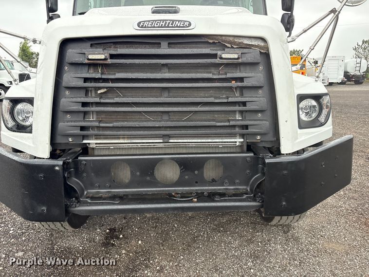 image for item EG9213 2014 Freightliner 114SD dump truck