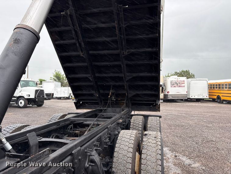 image for item EG9213 2014 Freightliner 114SD dump truck
