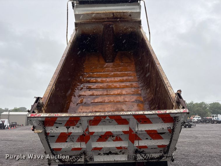 image for item EG9213 2014 Freightliner 114SD dump truck
