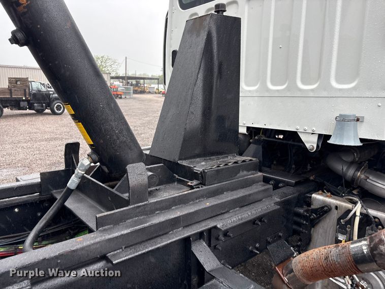 image for item EG9213 2014 Freightliner 114SD dump truck