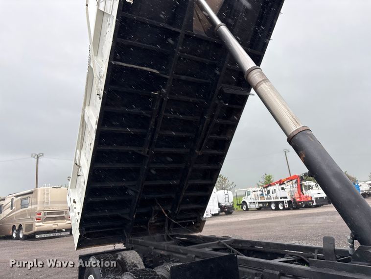 image for item EG9213 2014 Freightliner 114SD dump truck