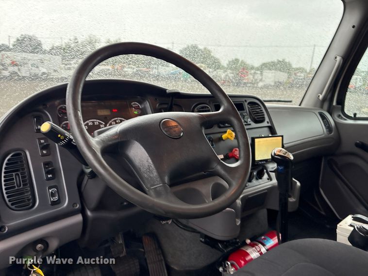 image for item EG9213 2014 Freightliner 114SD dump truck