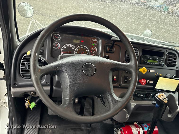 image for item EG9213 2014 Freightliner 114SD dump truck