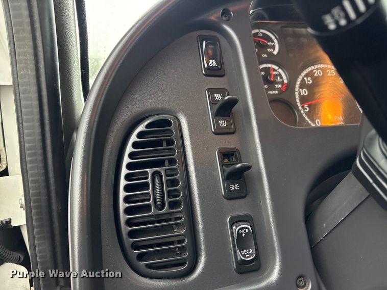 image for item EG9213 2014 Freightliner 114SD dump truck