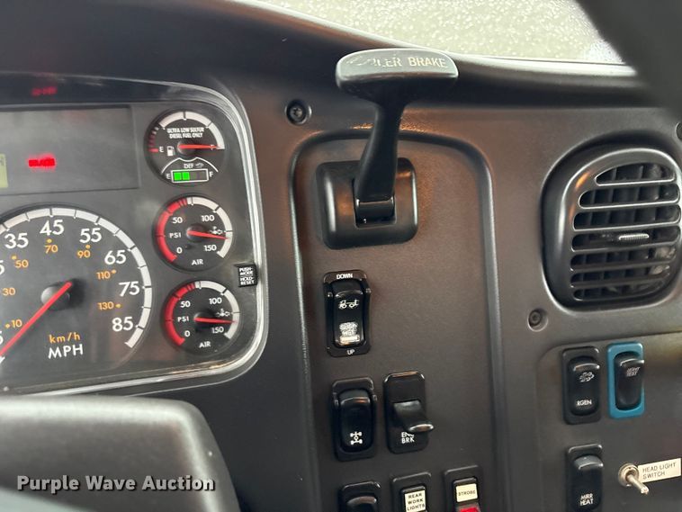 image for item EG9213 2014 Freightliner 114SD dump truck