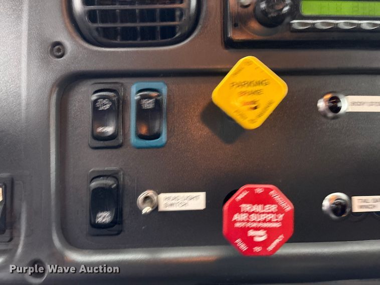 image for item EG9213 2014 Freightliner 114SD dump truck