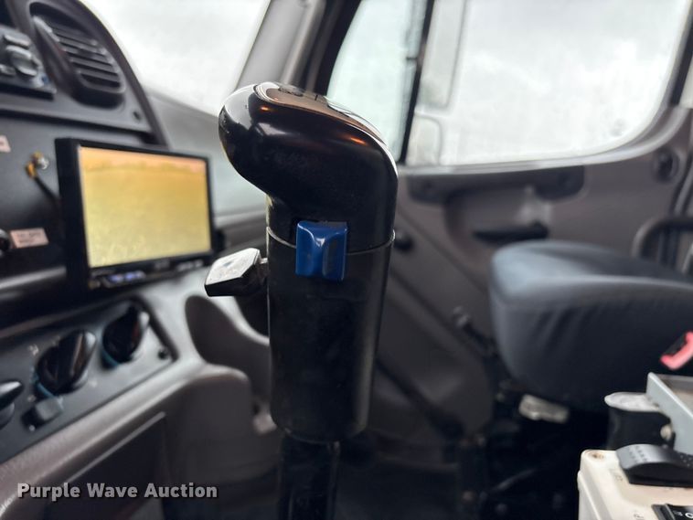image for item EG9213 2014 Freightliner 114SD dump truck