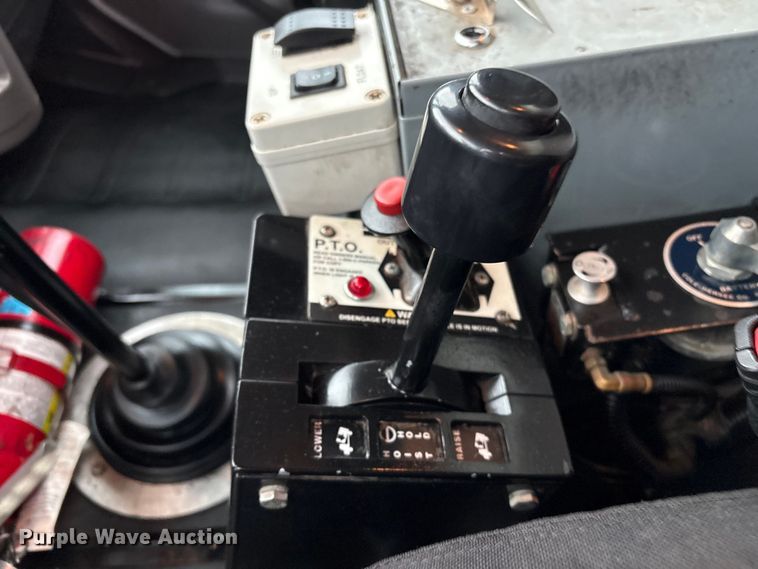 image for item EG9213 2014 Freightliner 114SD dump truck