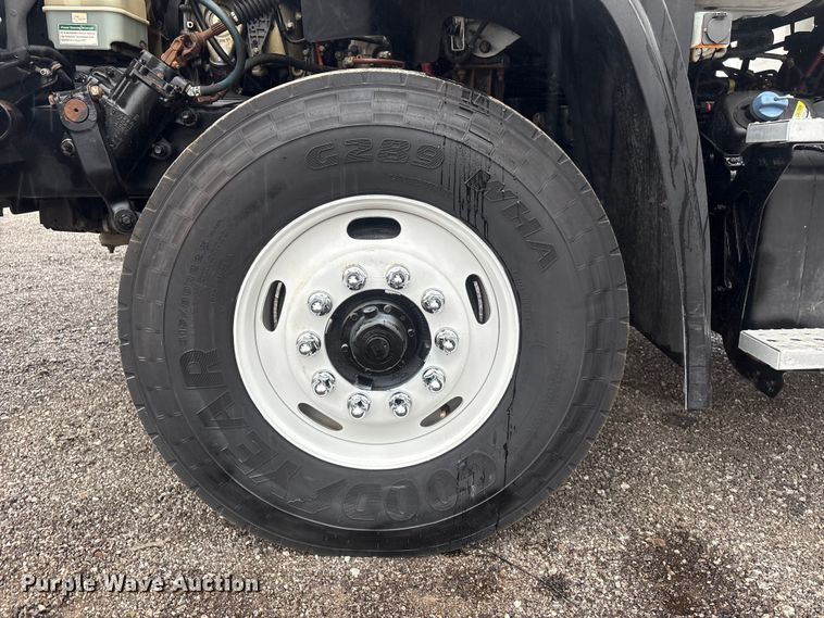 image for item EG9213 2014 Freightliner 114SD dump truck