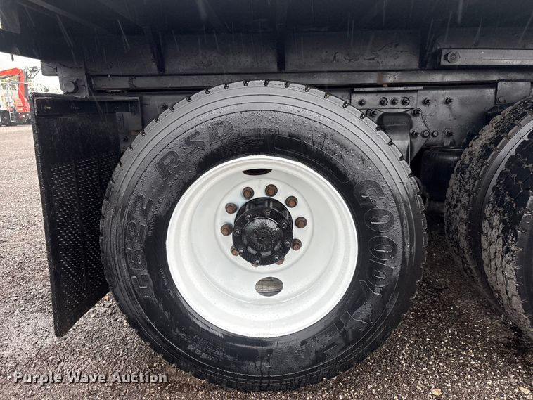 image for item EG9213 2014 Freightliner 114SD dump truck