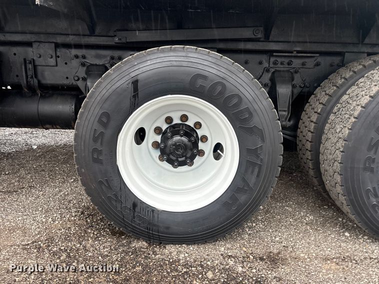 image for item EG9213 2014 Freightliner 114SD dump truck