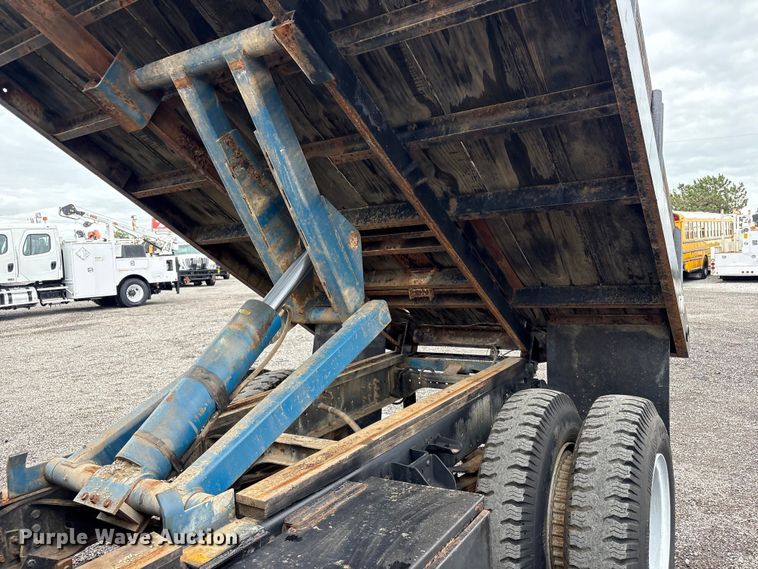 image for item EG9214 1994 Ford F600 dump flatbed truck