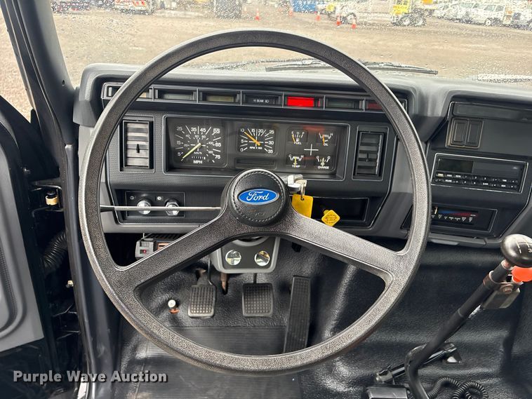 image for item EG9214 1994 Ford F600 dump flatbed truck