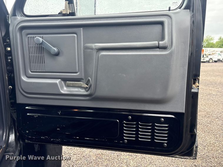 image for item EG9214 1994 Ford F600 dump flatbed truck