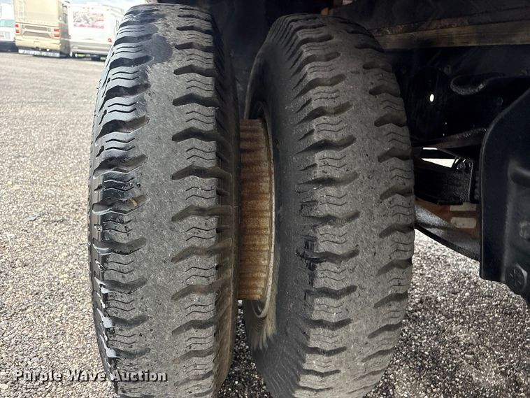 image for item EG9214 1994 Ford F600 dump flatbed truck