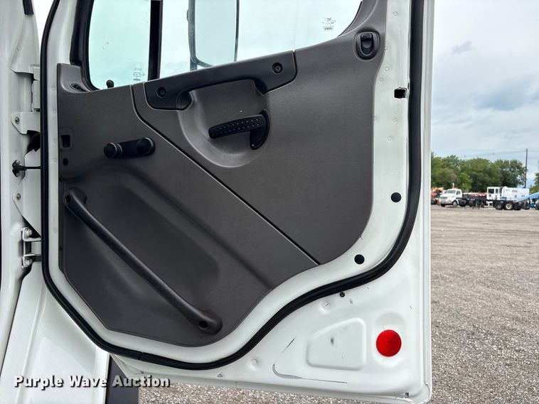 image for item EG9217 2012 Freightliner Business Class M2 Crew Cab utility / service truck